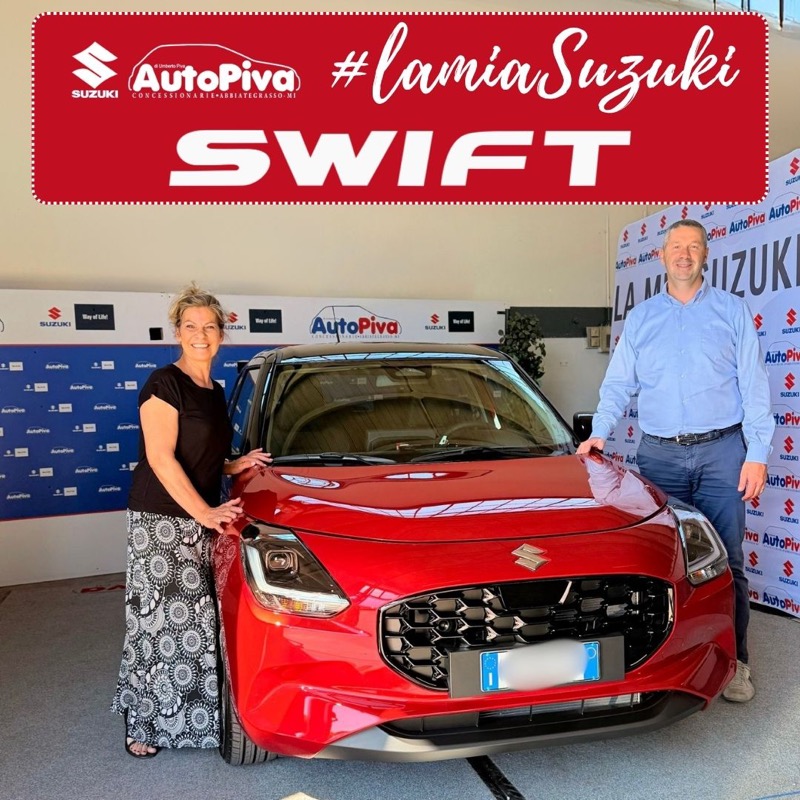 Consegna di una nuova Suzuki a un cliente AutoPiva ad Abbiategrasso