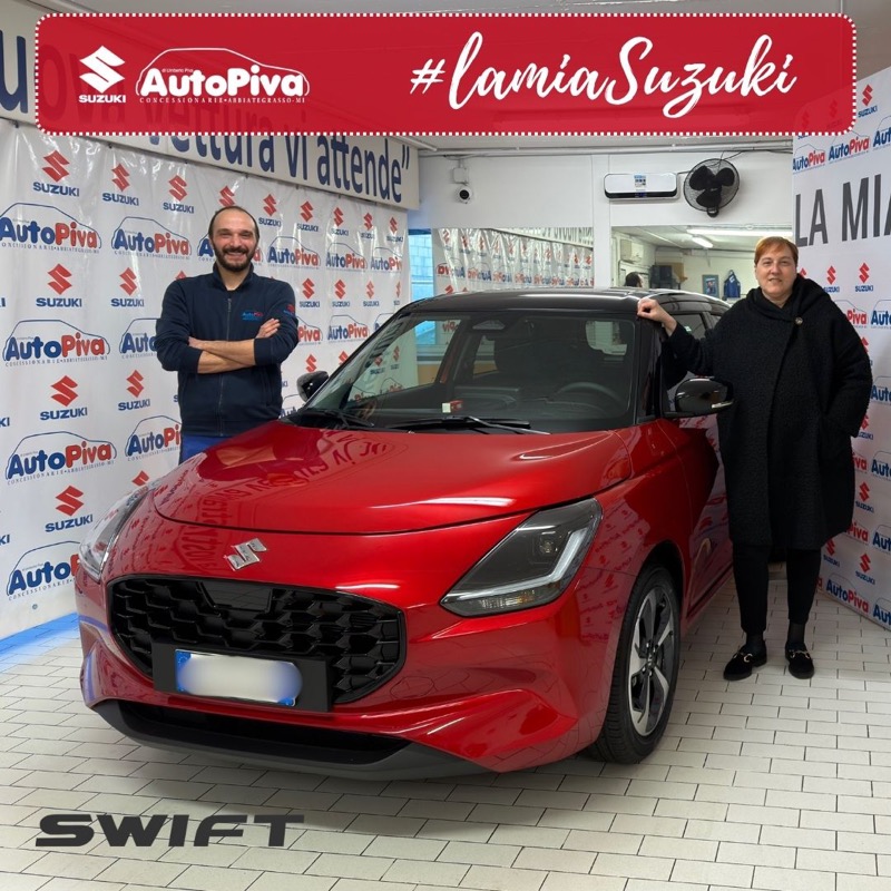 Consegna di una nuova Suzuki a un cliente AutoPiva ad Abbiategrasso