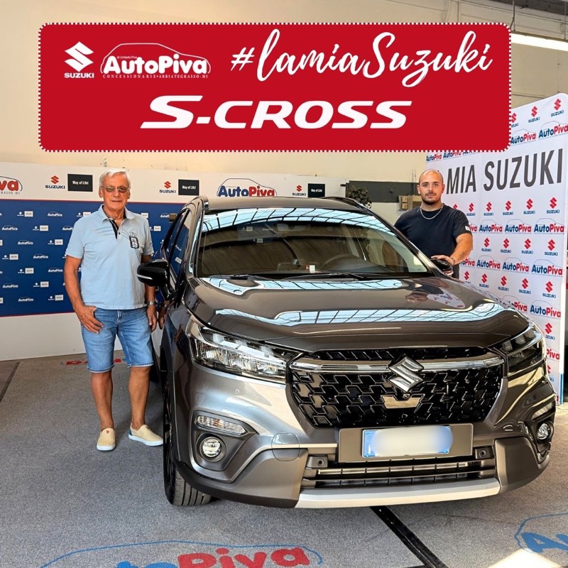 Consegna di una nuova Suzuki a un cliente AutoPiva ad Abbiategrasso