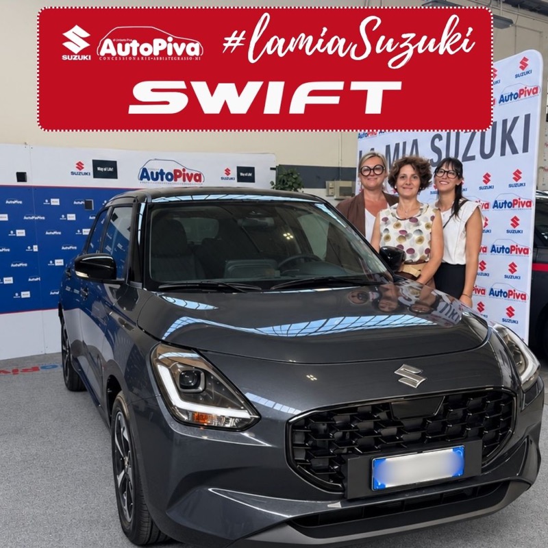 Consegna di una nuova Suzuki a un cliente AutoPiva ad Abbiategrasso