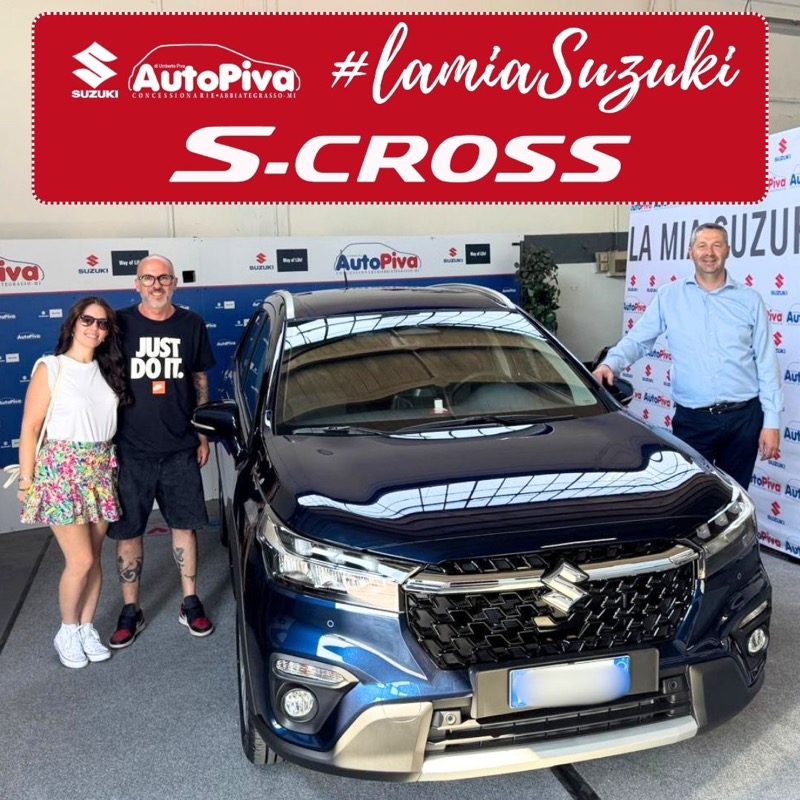 Consegna di una nuova Suzuki a un cliente AutoPiva ad Abbiategrasso