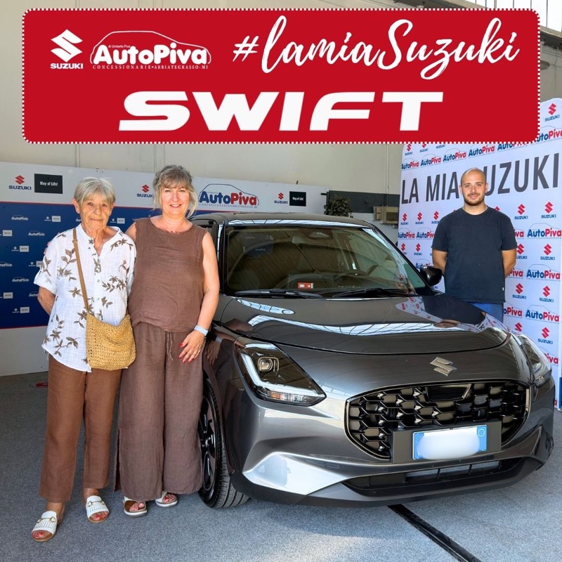 Consegna di una nuova Suzuki a un cliente AutoPiva ad Abbiategrasso