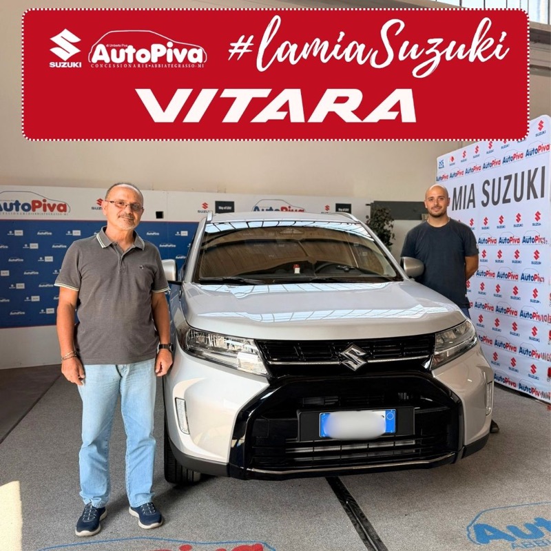 Consegna di una nuova Suzuki a un cliente AutoPiva ad Abbiategrasso