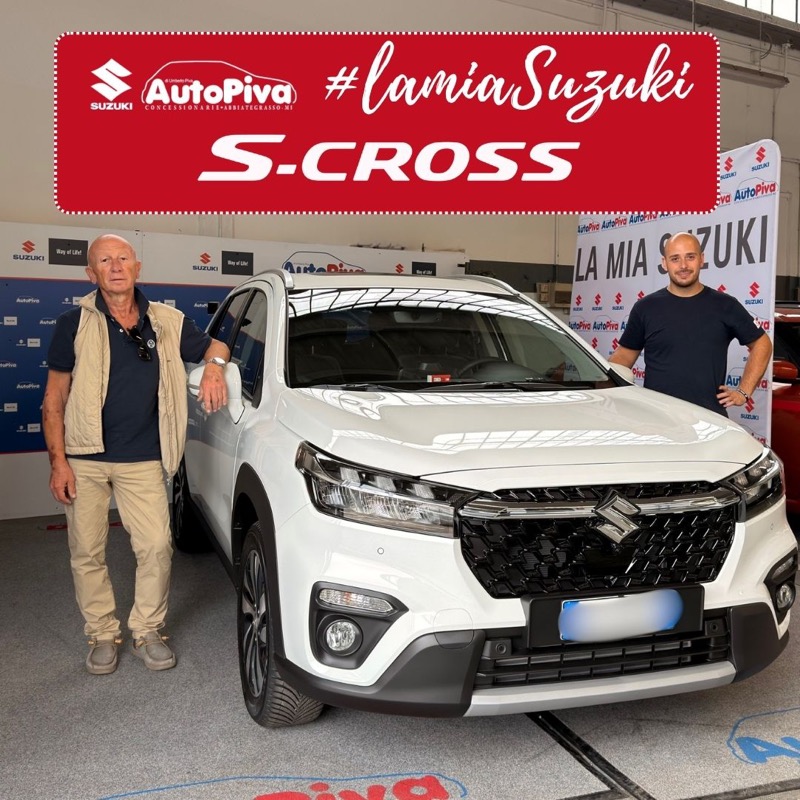 Consegna di una nuova Suzuki a un cliente AutoPiva ad Abbiategrasso