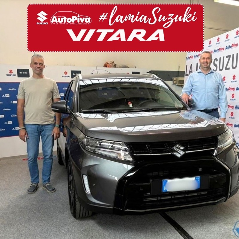 Consegna di una nuova Suzuki a un cliente AutoPiva ad Abbiategrasso